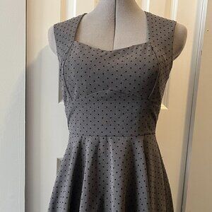 Sweetheart neckline pin-up style grey polka dot sleeveless fit-and-flare dress